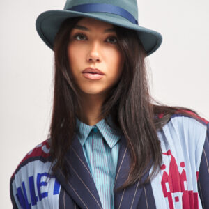 cappello borsalino azzurro con fascia blu scuro, anni 50, accessori AI25